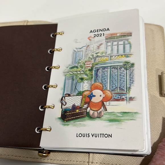 Near perfect personal Louis Vuitton agenda … so keep yourself organized! - Picture 5 of 5